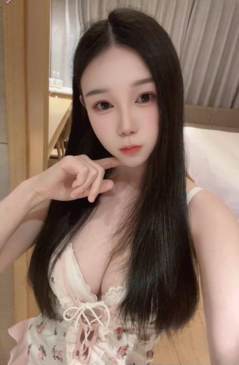 上海徐汇区邂逅翘臀丝袜美女,那份温柔女友感太戳心