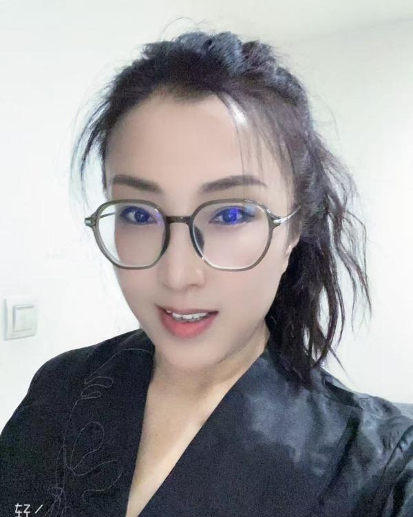南昌青山湖区，遇见一位成熟黑丝少妇的午后