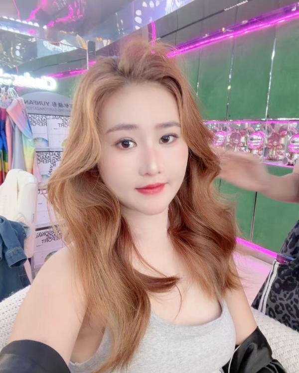 可爱纯净女孩小敏笑容特写