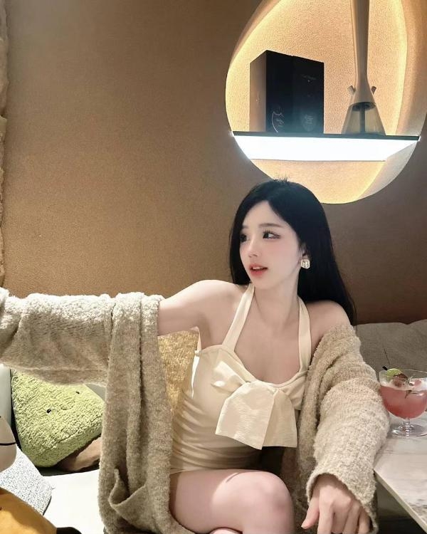 深圳大长腿女生城市生活身材照